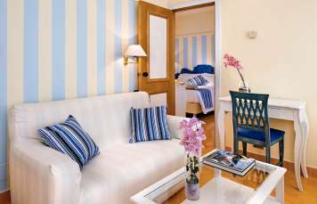 Hotel Terme Mareblu - mese di Aprile - Hotel Mareblu - Junior-Suite-Pool-View_1